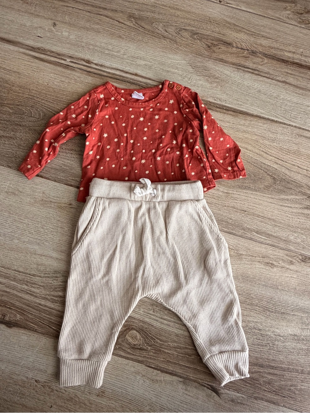 Nordstrom Kids Rust Red Star Print Top with Cream Knit Pants